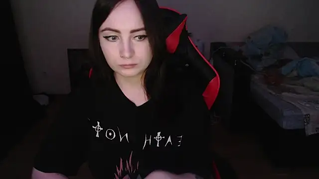 Laralianna online show from December 2025 04:23:02 PM