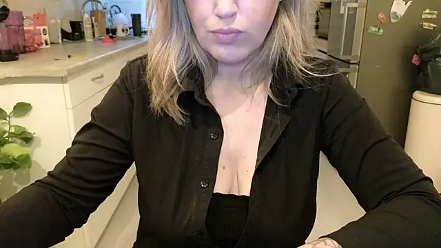 TessToy online show from December 2025 05:17:02 AM