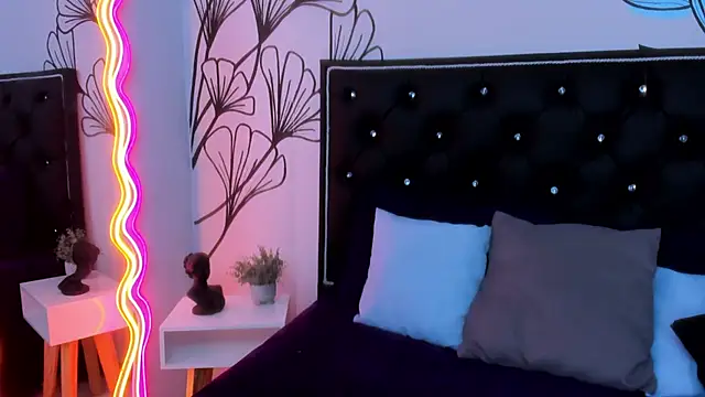 Sweet Ariadna  online show from April 2026 12:01:01 PM