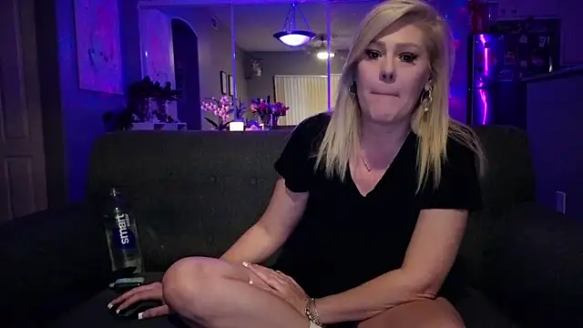 Lexi Shocker online show from November 2025 04:05:01 AM