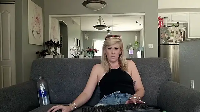 Lexi Shocker online show from November 2025 06:56:02 PM