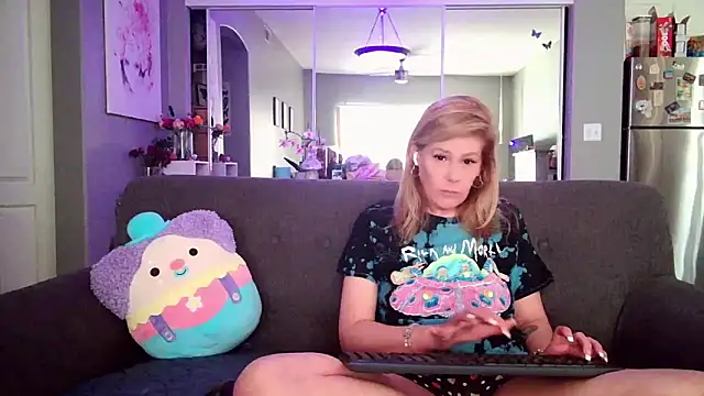 Snapshot of Lexi_Shocker chatting on March 2025 07:49:02 PM Lexi Shocker online show from March 2025 07:49:02 PM