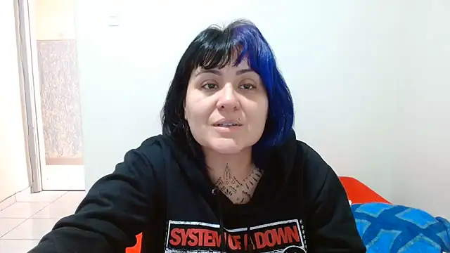 Snapshot of vaholiver chatting on June 2026 04:02:02 PM vaholiver online show from June 2026 04:02:02 PM