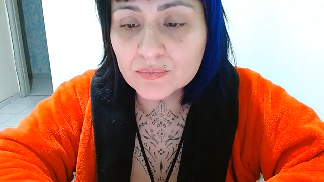 Snapshot of vaholiver chatting on June 2026 10:51:02 PM vaholiver online show from June 2026 10:51:02 PM
