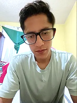 Snapshot of KevinCrz chatting on October 2025 11:57:02 PM KevinCrz online show from October 2025 11:57:02 PM