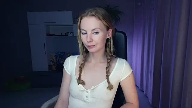 Cuddle Cat online show from October 2025 01:56:02 PM