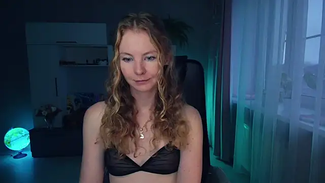 Cuddle Cat online show from November 2025 05:23:01 AM