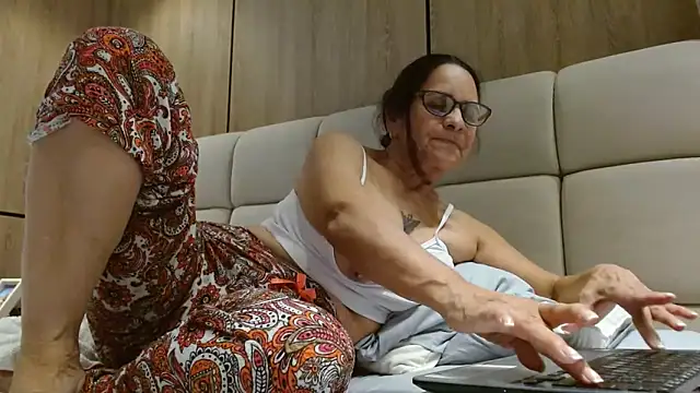 Snapshot of martha_mature chatting on February 2025 12:03:01 AM martha mature online show from February 2025 12:03:01 AM