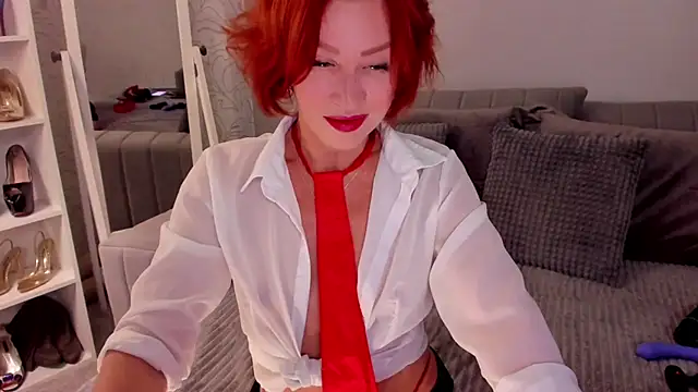 Jullia Moor online show from October 2025 01:17:01 AM