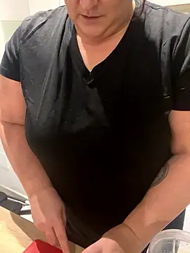 sweeti Em online show from January 2026 04:43:02 PM