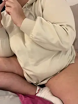 sweeti Em online show from December 2025 06:20:02 PM