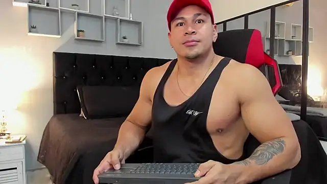 tyler hank01 online show from December 2025 02:11:02 AM