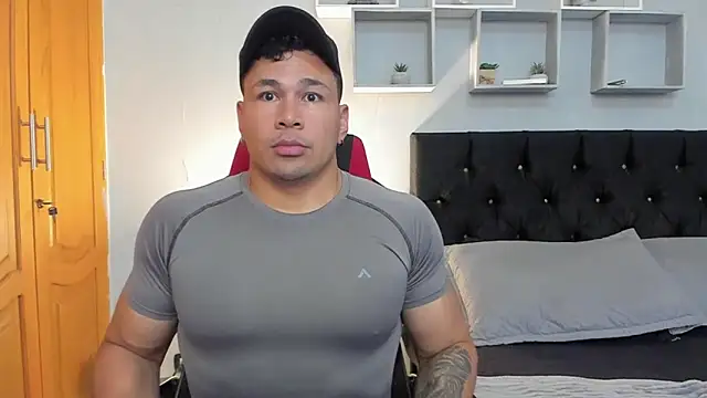 tyler hank01 online show from April 2026 12:36:01 AM