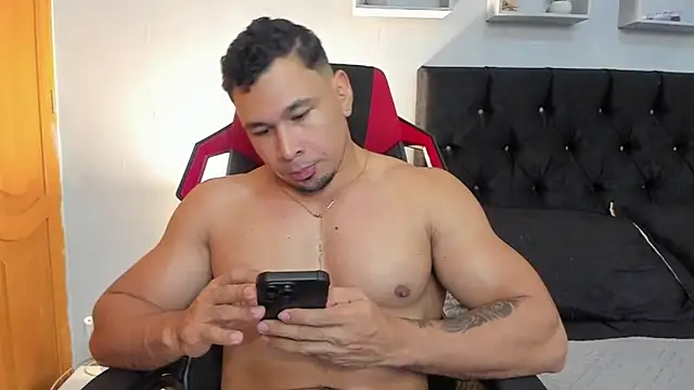 tyler hank01 online show from March 2026 03:31:02 AM