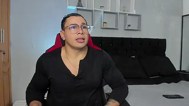 Snapshot of tyler_hank01 chatting on December 2025 02:34:01 AM tyler hank01 online show from December 2025 02:34:01 AM