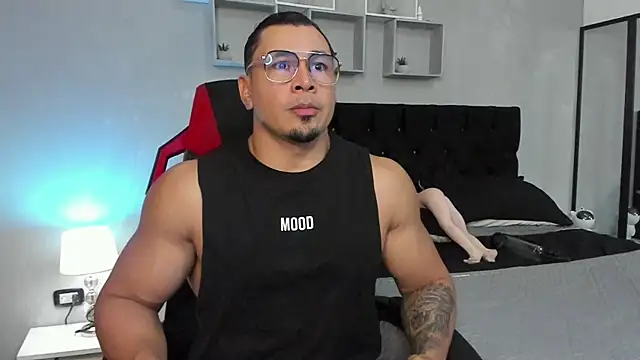 Snapshot of tyler_hank01 chatting on November 2025 10:03:02 PM tyler hank01 online show from November 2025 10:03:02 PM