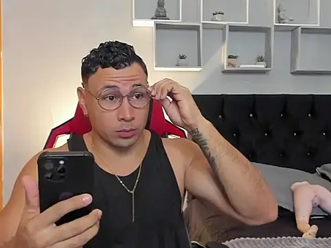 tyler hank01 online show from April 2026 01:39:01 AM