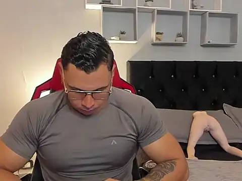 tyler hank01 online show from April 2026 12:38:01 AM