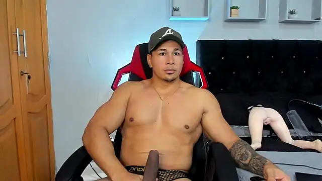 Snapshot of tyler_hank01 chatting on November 2025 11:21:02 AM tyler hank01 online show from November 2025 11:21:02 AM