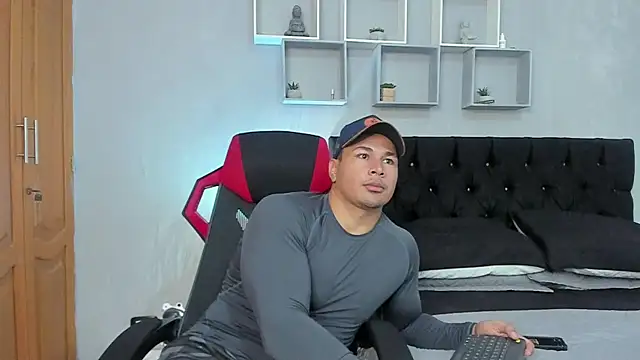 Snapshot of tyler_hank01 chatting on November 2025 02:05:01 PM tyler hank01 online show from November 2025 02:05:01 PM