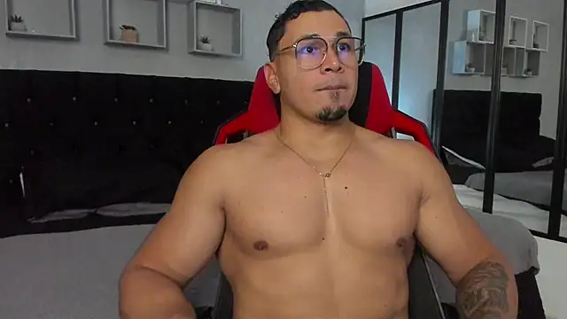 Snapshot of tyler_hank01 chatting on October 2025 07:02:01 PM tyler hank01 online show from October 2025 07:02:01 PM