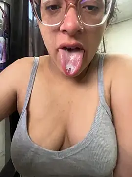 Snapshot of Ninnfa chatting on November 2025 05:28:02 PM Ninnfa online show from November 2025 05:28:02 PM