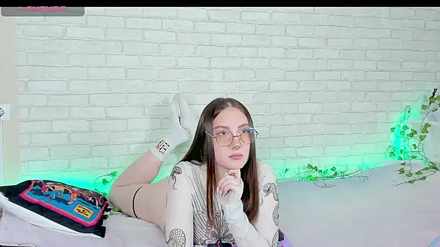 Snapshot of LinaKenny chatting on December 2025 02:30:02 PM LinaKenny online show from December 2025 02:30:02 PM