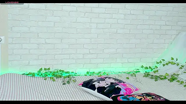 LinaKenny online show from February 2026 01:18:02 PM