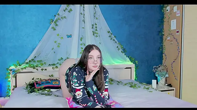 Snapshot of LinaKenny chatting on December 2024 07:59:02 PM LinaKenny online show from December 2024 07:59:02 PM