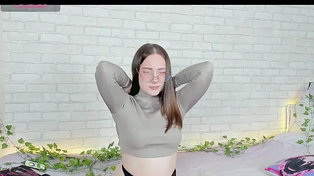 Snapshot of LinaKenny chatting on December 2025 02:16:02 PM LinaKenny online show from December 2025 02:16:02 PM