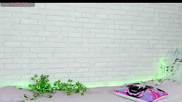 Snapshot of LinaKenny chatting on December 2025 04:06:01 PM LinaKenny online show from December 2025 04:06:01 PM