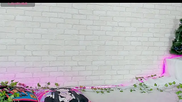 LinaKenny online show from December 2025 09:57:02 AM