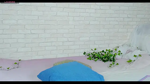 LinaKenny online show from January 2026 02:13:02 PM