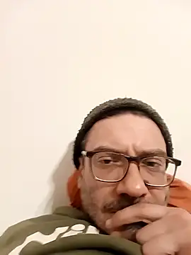 Snapshot of Amaras5 chatting on December 2025 01:05:01 AM Amaras5 online show from December 2025 01:05:01 AM