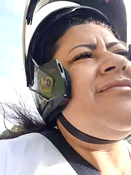 Monseratte21 online show from December 2025 01:17:02 PM