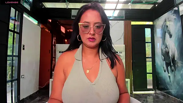 KiaMiller online show from December 2025 09:04:02 PM