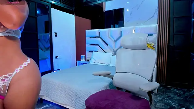 Snapshot of KiaMiller chatting on September 2025 12:27:01 AM KiaMiller online show from September 2025 12:27:01 AM