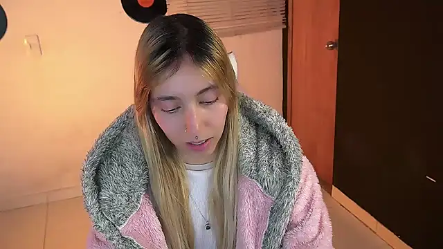 Saucy Jenn online show from May 2026 02:48:02 AM