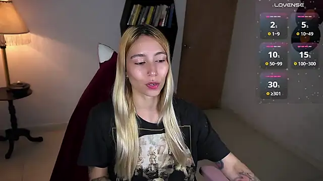 Saucy Jenn online show from November 2025 10:36:01 PM