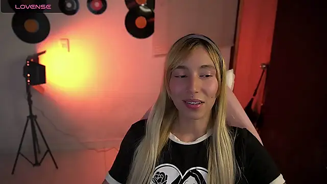 Saucy Jenn online show from April 2026 04:13:02 AM