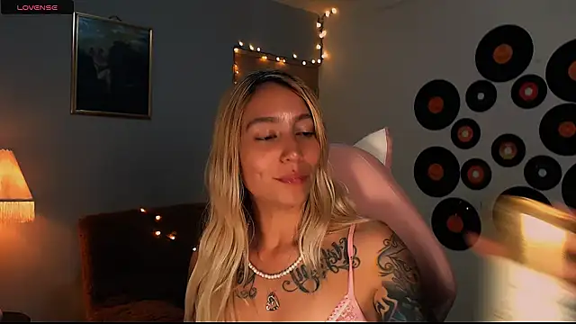 Snapshot of Saucy_Jenn chatting on March 2025 05:01:01 AM Saucy Jenn online show from March 2025 05:01:01 AM