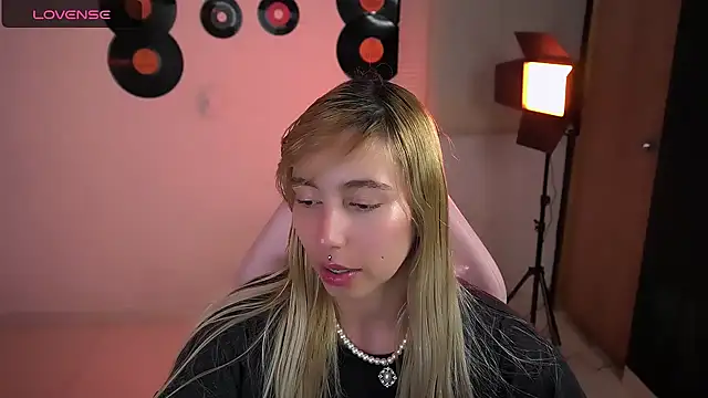 Saucy Jenn online show from March 2026 10:22:02 PM