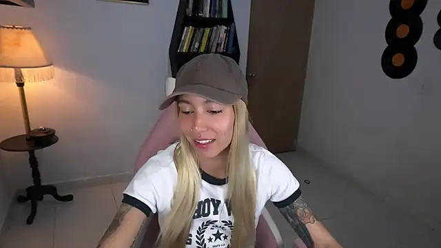 Saucy Jenn online show from November 2025 01:42:01 AM