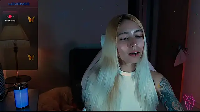 Snapshot of Saucy_Jenn chatting on December 2024 10:23:02 PM Saucy Jenn online show from December 2024 10:23:02 PM