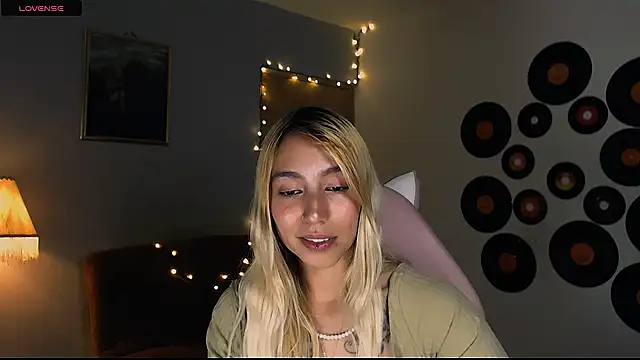 Snapshot of Saucy_Jenn chatting on March 2025 04:58:02 AM Saucy Jenn online show from March 2025 04:58:02 AM