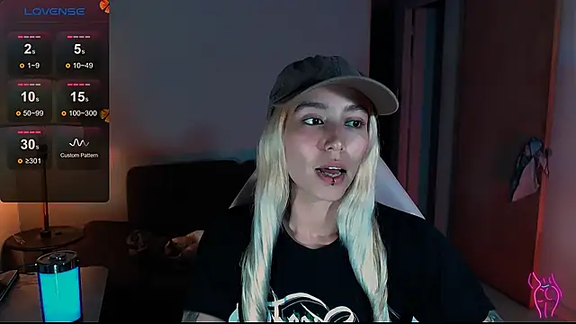 Snapshot of Saucy_Jenn chatting on December 2024 02:25:01 AM Saucy Jenn online show from December 2024 02:25:01 AM