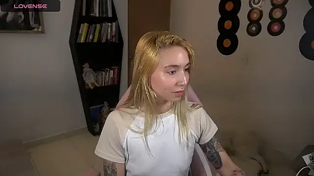 Snapshot of Saucy_Jenn chatting on September 2025 03:00:02 AM Saucy Jenn online show from September 2025 03:00:02 AM