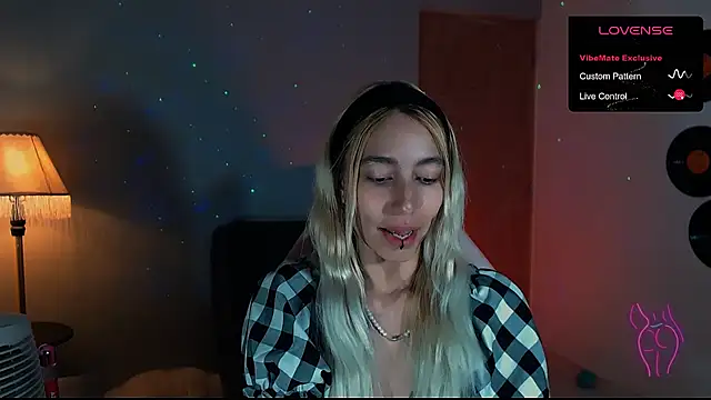 Snapshot of Saucy_Jenn chatting on January 2025 03:19:01 AM Saucy Jenn online show from January 2025 03:19:01 AM