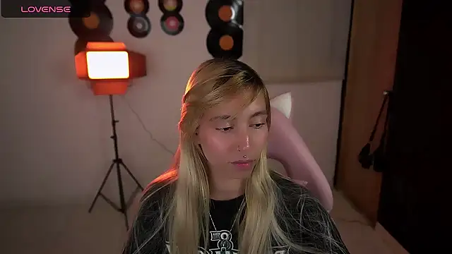 Saucy Jenn online show from April 2026 04:30:01 AM