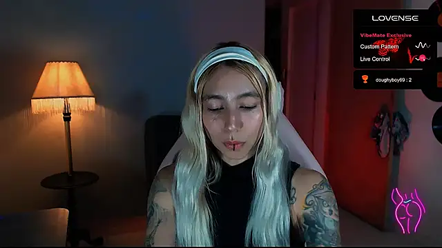 Snapshot of Saucy_Jenn chatting on January 2025 03:44:02 AM Saucy Jenn online show from January 2025 03:44:02 AM